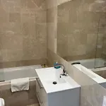 Jab 400 Metrow Od Kliniki Unii Lubelskiej Bezplatny Garaz 公寓